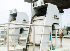 哪那些因素决定污水处理流程的选择？